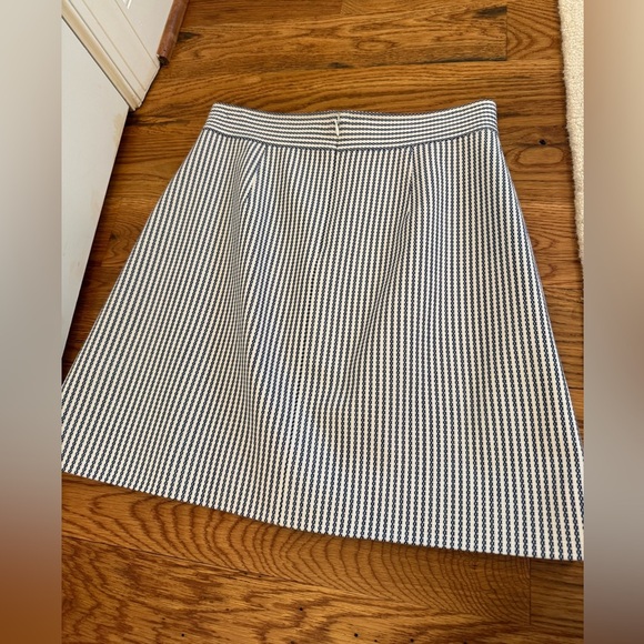 Theory Blue and White Striped Mini Skirt Size 6 - Picture 9 of 12